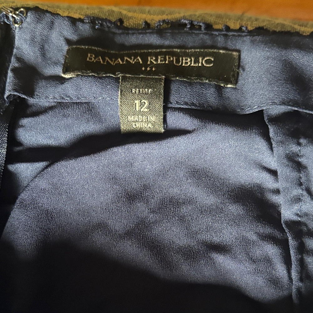 Banana Republic Dark Blue Floral Lace Pencil Skirt - Picture 2 of 5